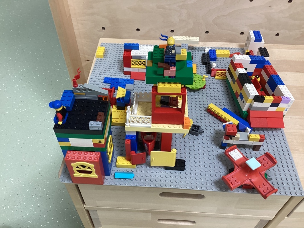 Legohuvipuisto oli pitkä rakennusprojekti 👍mukana rakentamassa ja suunnittelemass oli useampia lapsia.