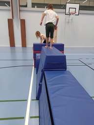 Lapset olivat innoissaan R3 ja R4 ryhmien yhteisessä jumppa-aamussa, aiheena temppurata.