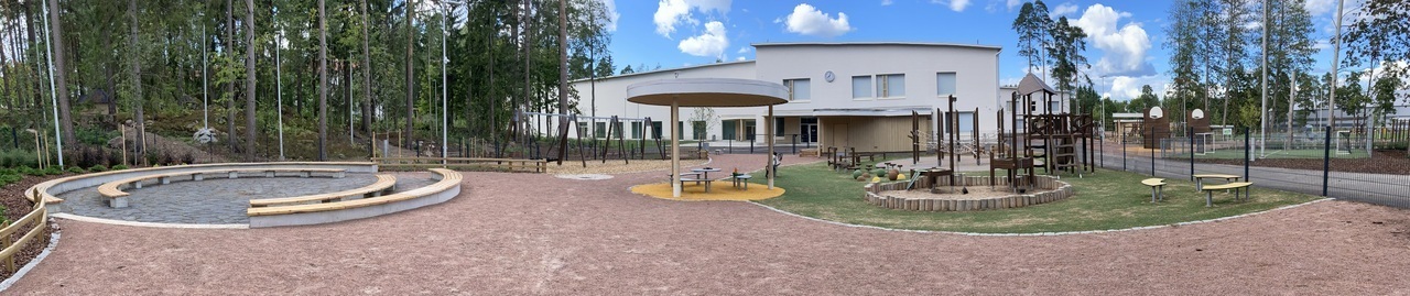 Käpysien hieno uusi piha.