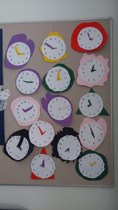 Kelloaskartelua ja kellonaikojen opettelua tänään eskarissa! Tavoitteena on oppia tasa-ja puolettunnit.