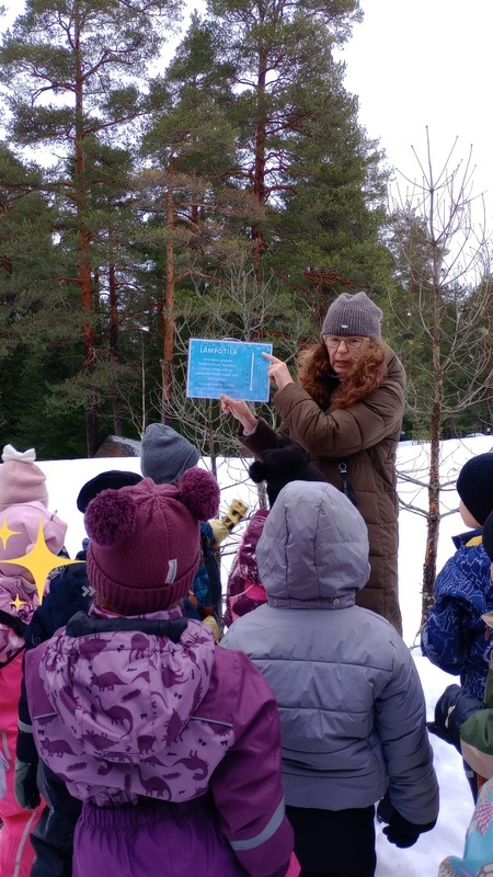 Eskarilaisten talvipolulla tehtiin talvisia tehtäviä. Hyvää talvilomaa kaikille!