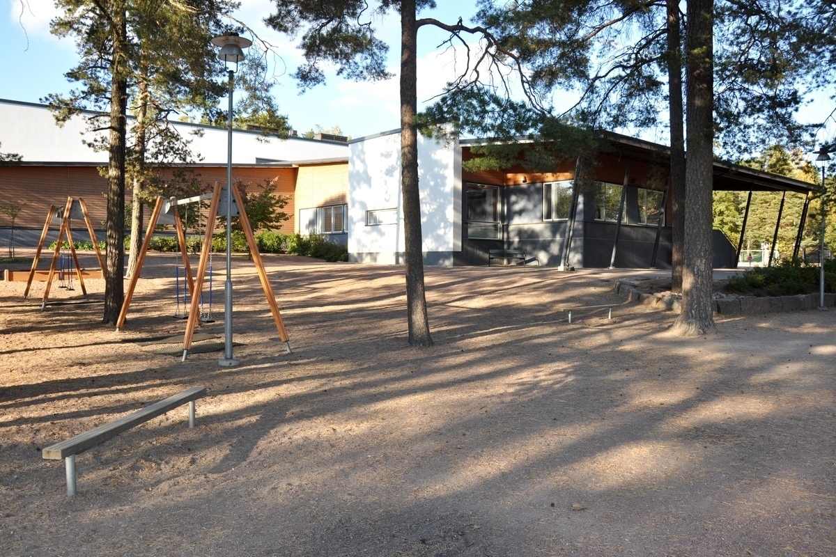 Kyminkartanon esiopetuksen piha.