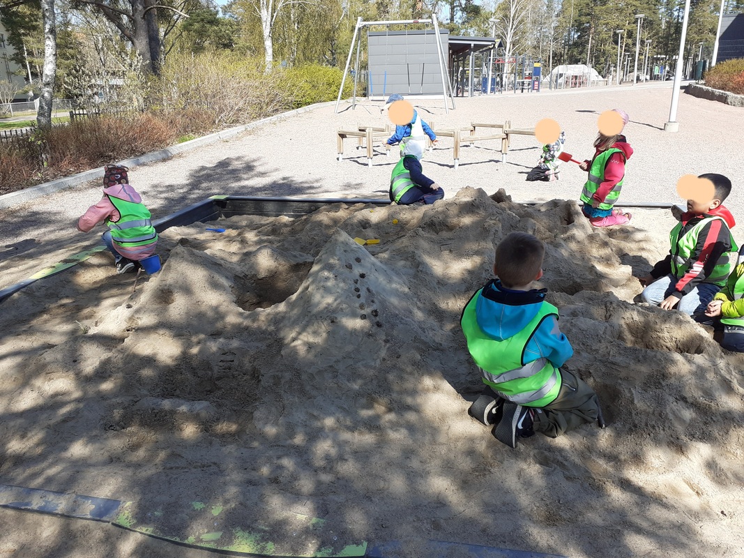 Uutta hiekkaa hiekkalaatikkoon