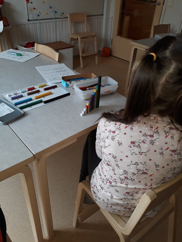 numeroita ja laskusauvoja