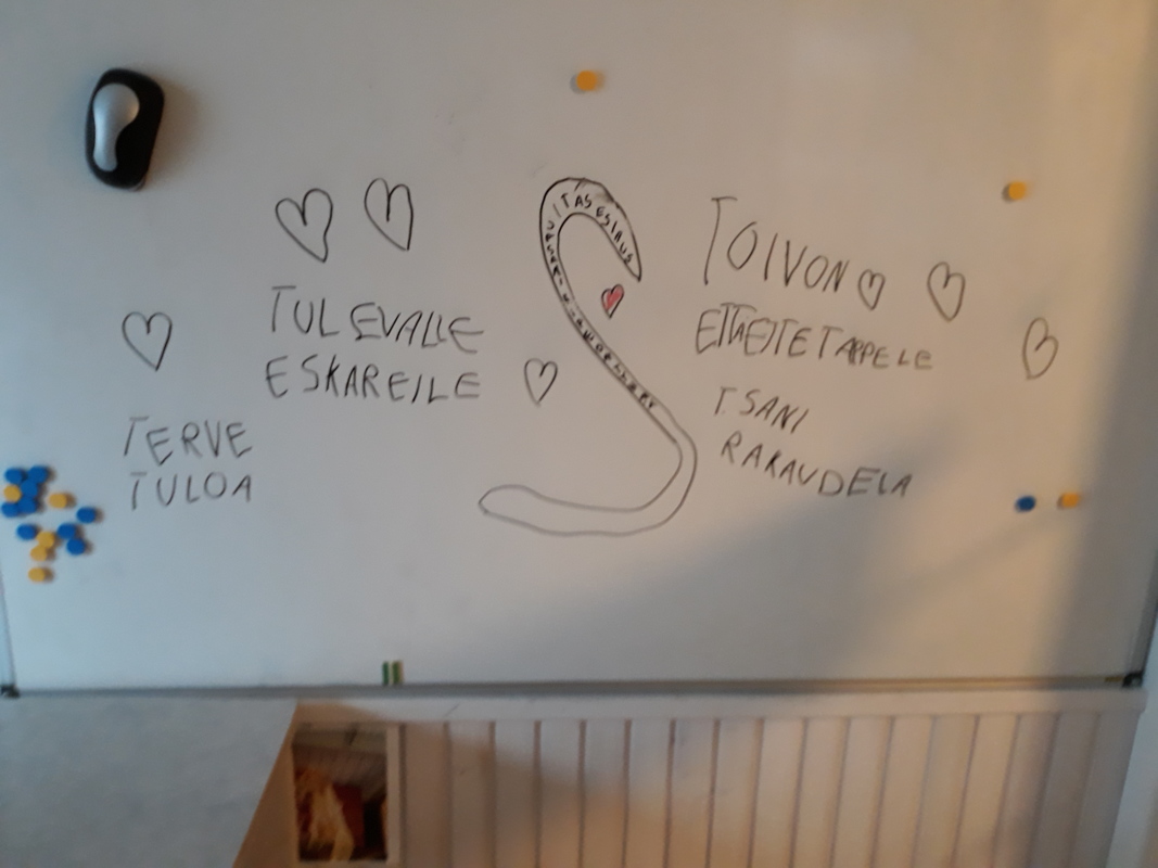 Terveiset tuleville eskareille ...t :kouluun vilistävät !