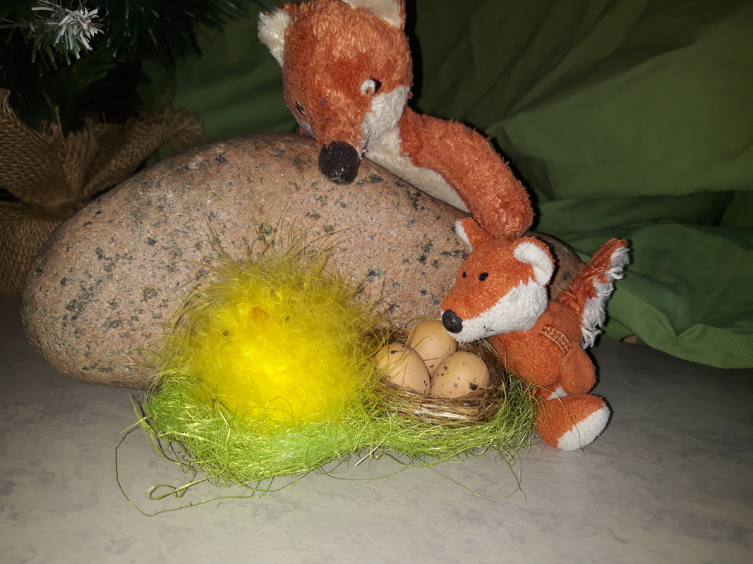 tipu tipu taapota...Kyösti ja Karkki löysivät pesän,tipuja hoitavat koko tulevan kesän!