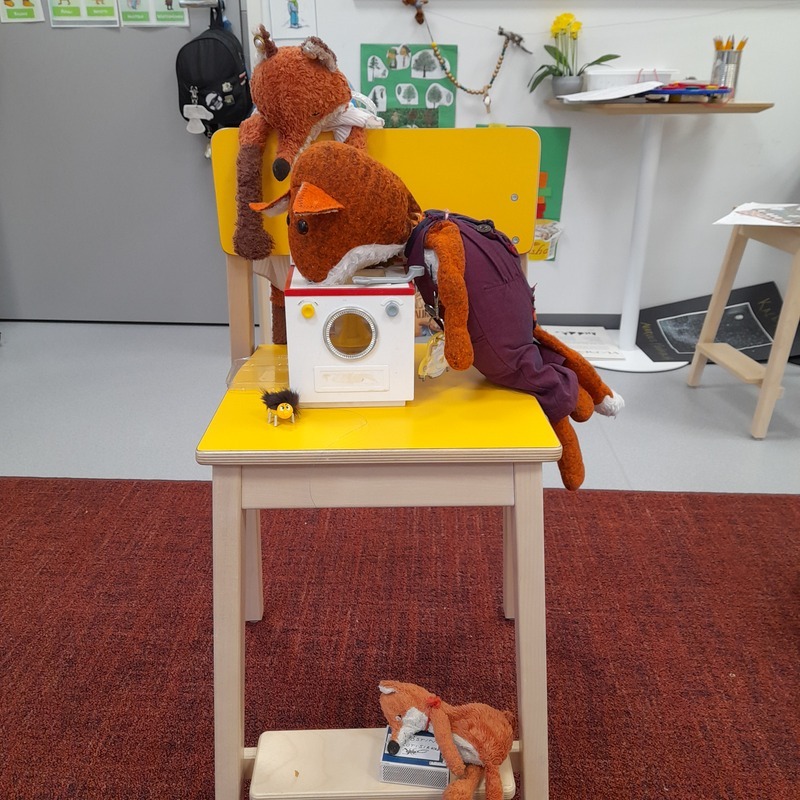 Kalevi korjaa pesukonetta