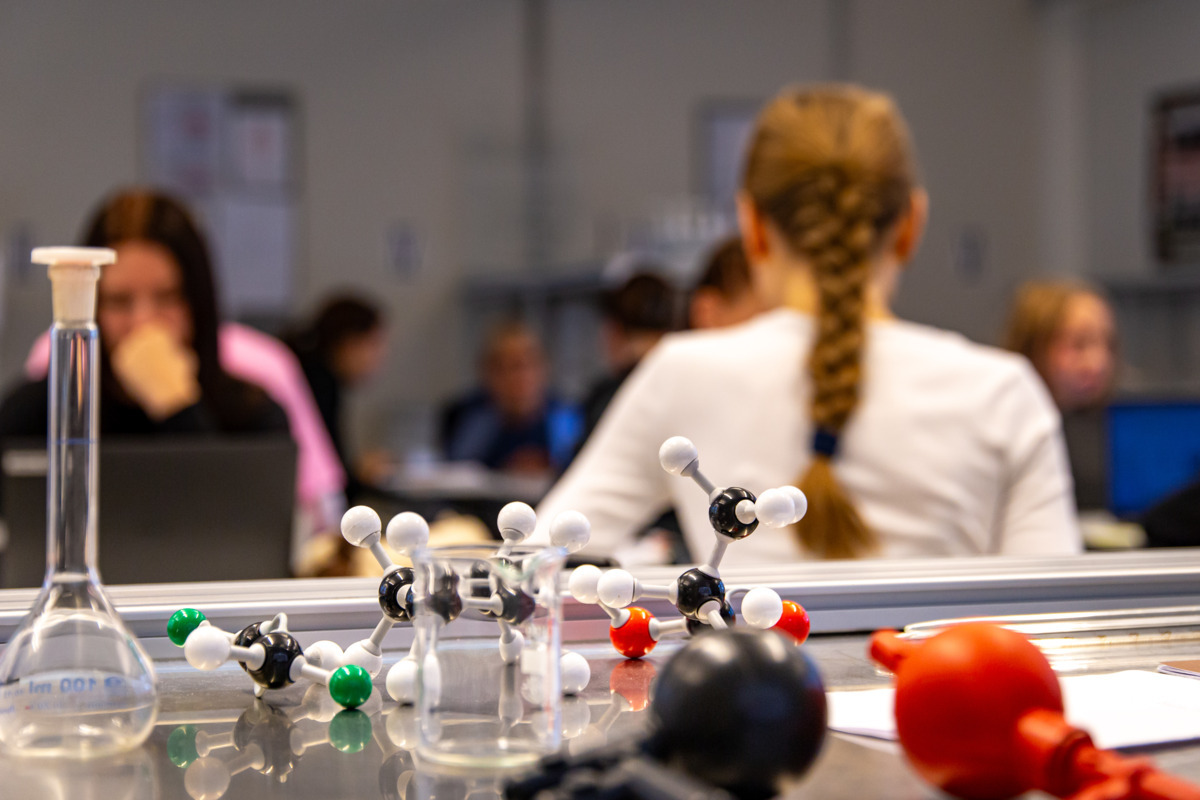 Haluatko opiskella matematiikkaa, fysiikkaa ja kemiaa?