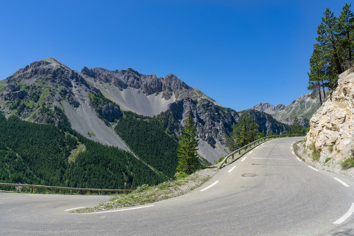 alpine-2072848_1920.jpg