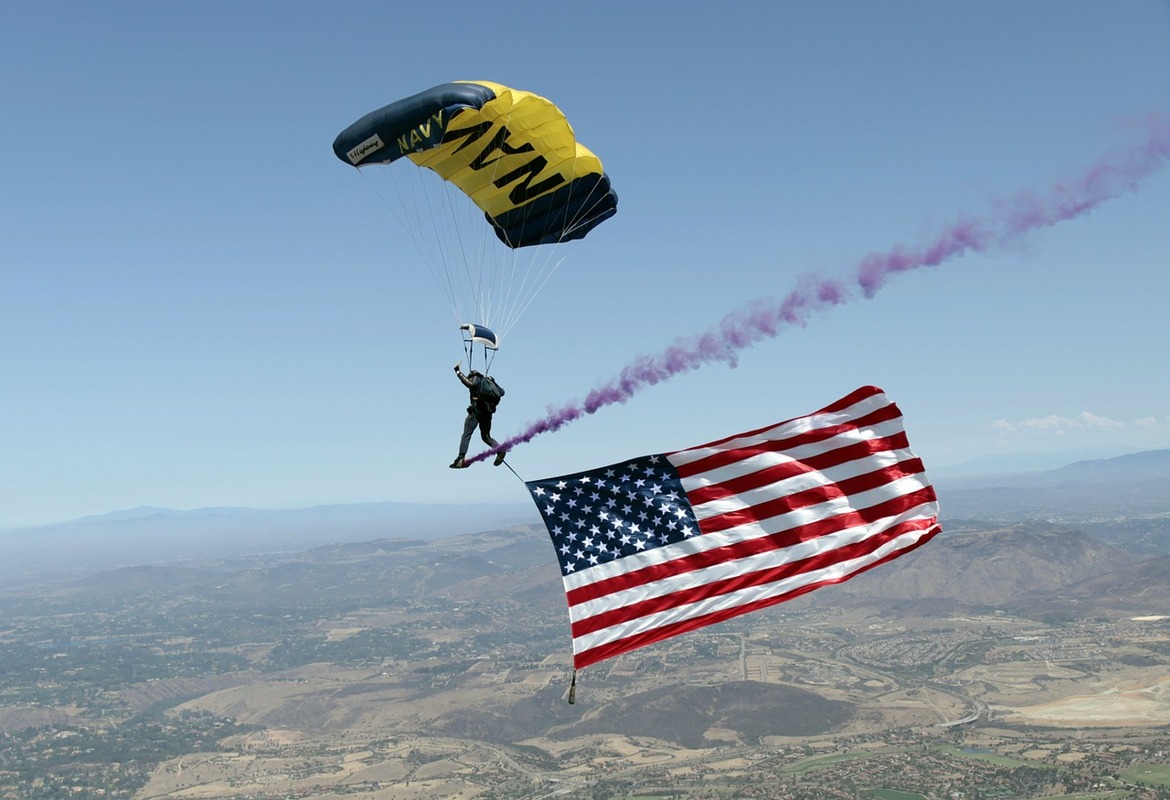 parachute-607985_1280.jpg