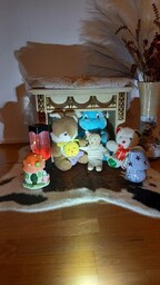 Reissu-Nalle rakensi majan uusien ystävien kanssa