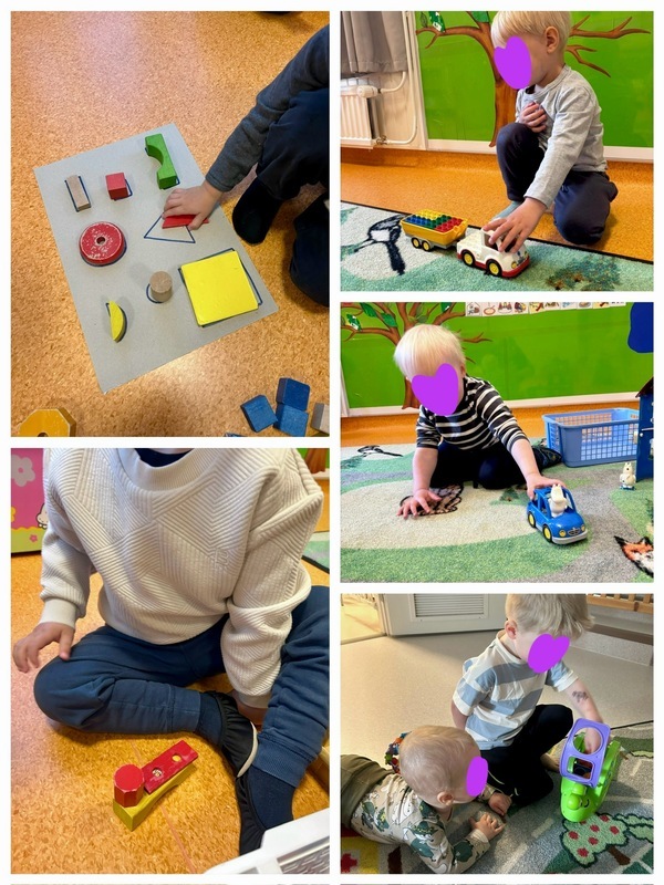 Lapsia leikkimässä palikoilla ja muumileluilla
