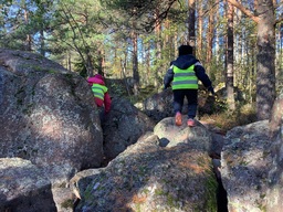 Kiipeilyä kivillä