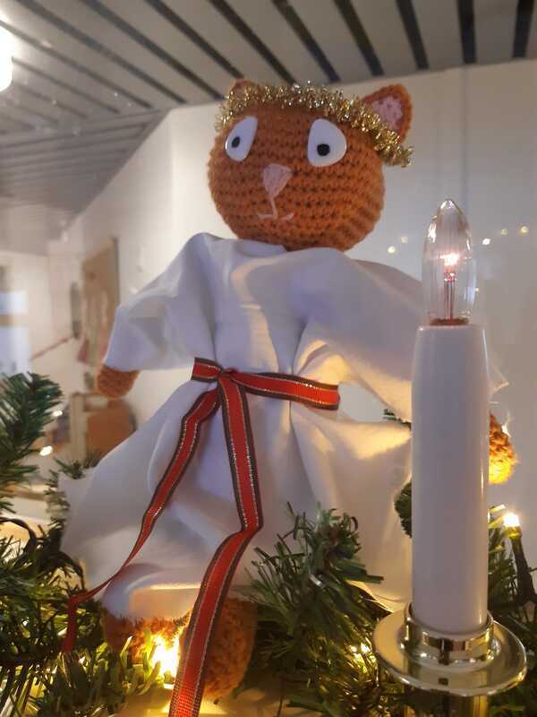 Sankarikissa Lucia-neitona