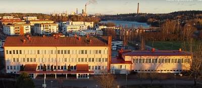 Ulkokuva Kuusankosken lukiorakennuksesta