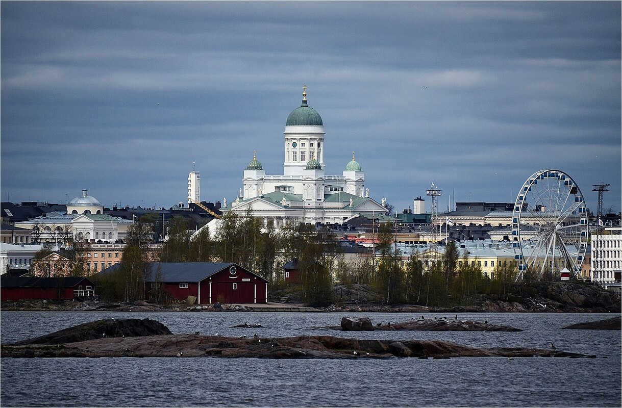Helsinki_Lutheran_Cathedral_(panoraamanäköala)-2_(säätö).jpg