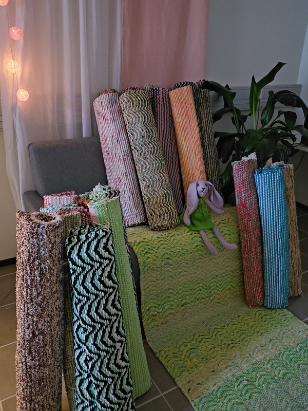 Hyväntekeväisyyskampanjan tulos - 24 räsymattoa.