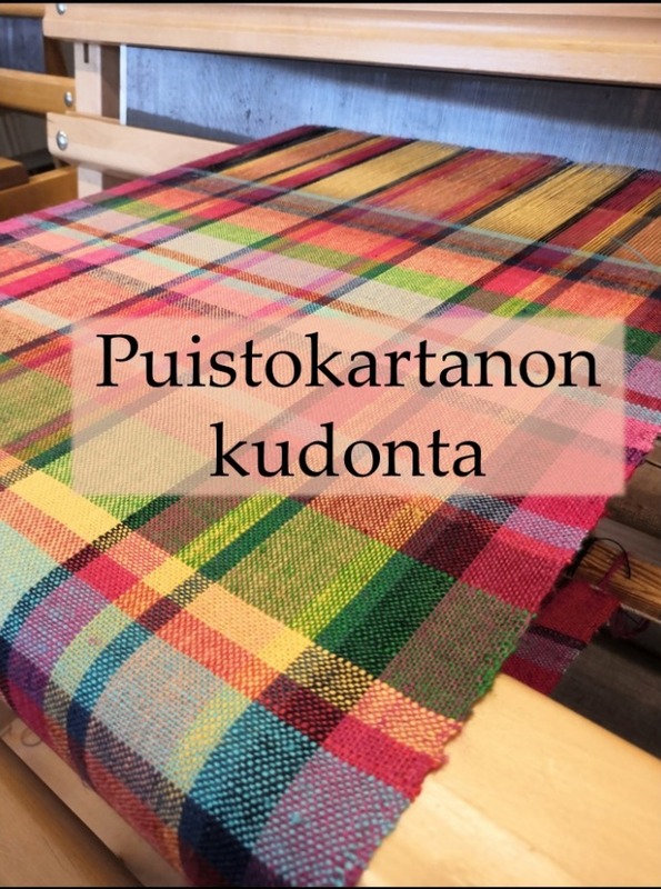 Kudonnainen kangaspuissa.
