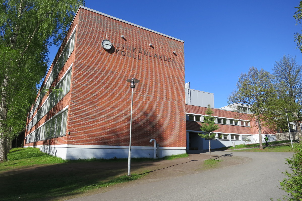 Jynkänlahden koulun valokuva