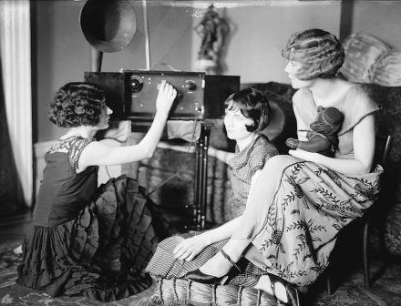 1920s-radio.jpg