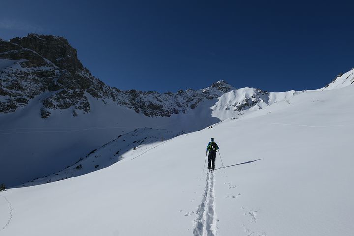 ski-4843721__480.jpg