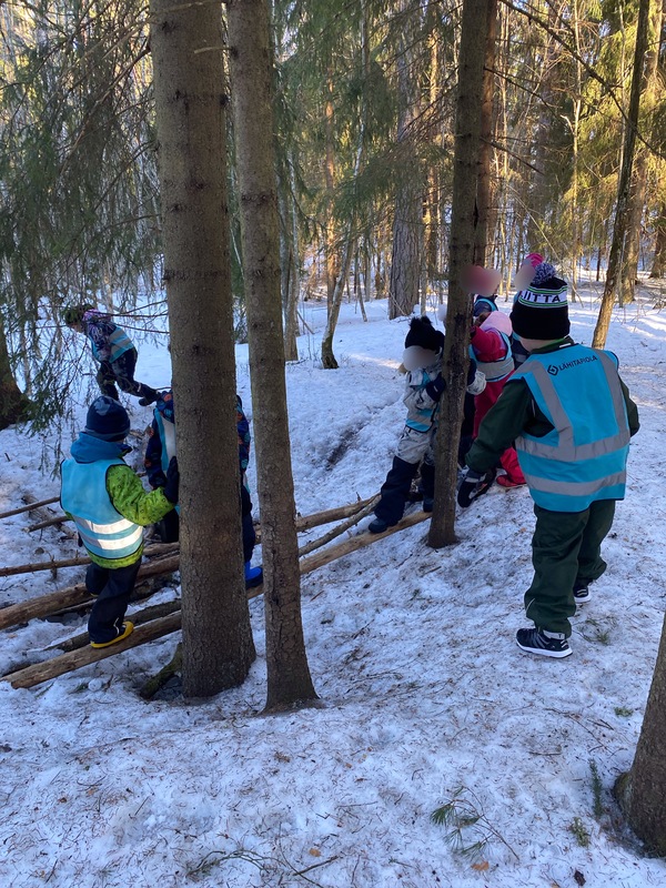 Metsäretki.