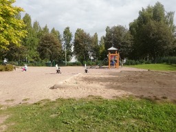 Kukkulapuistossa.