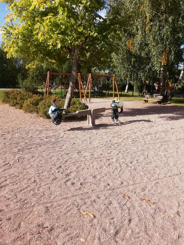 Kukkulapuistossa.
