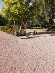 Kukkulapuistossa.