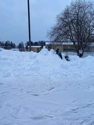 Lumileikkejä.