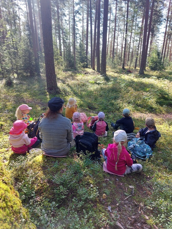 Kävimme metsäretkellä ensimmäistä kertaa ma 11.8.