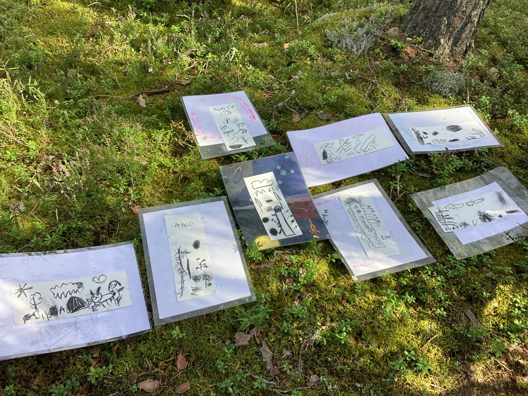 Ma 18.8. Valmiit hiilipiirrokset kuivumassa