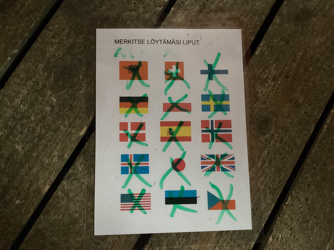 Pe 24.10. Lapset suunnistivat metsästä YK:n jäsenmaiden lippuja