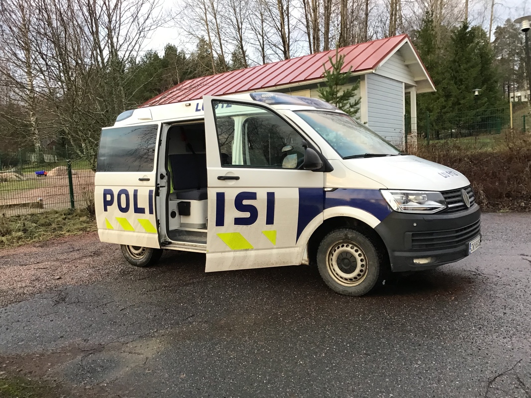 Poliisiauton vierailu päiväkodilla