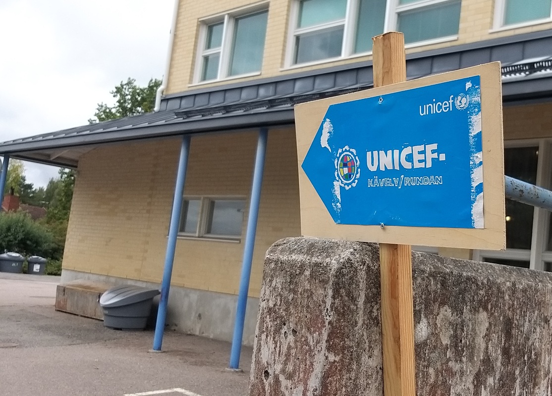 Tänään kävelimme eskarissa Unicef- kävelyn Kenian lasten auttamiseksi.