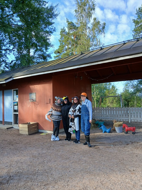 Hela daghemmet utlyste DAGISFREDEN med kompissång, teater, gemensam lek, ansiktsmålning och glass.