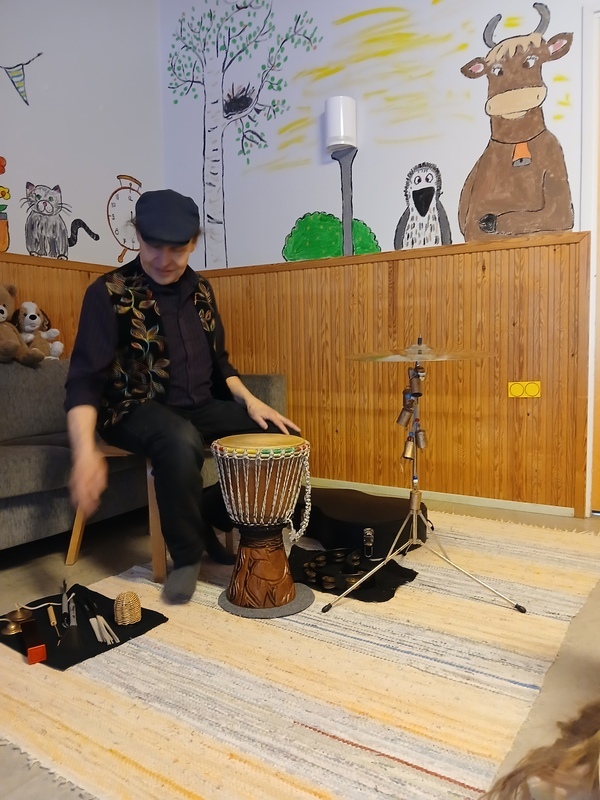 Mycket musik med i Kalevala-stunden (många nya foton bakom låset)