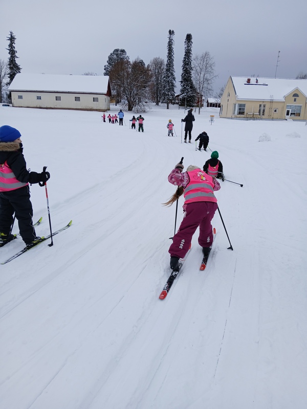 Vilka duktiga skidare vi har, vi fortsätter skida på fredagen !