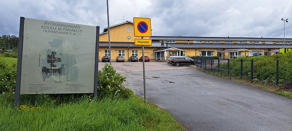 Kuvassa Hyökännummen päiväkoti Rajatien suunnalta kuvattuna.