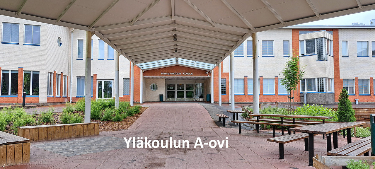 Kuvassa kieli- ja kokkikurssiemme sisäänkäynti on yläkoulun puolen pääovesta (A-ovi).