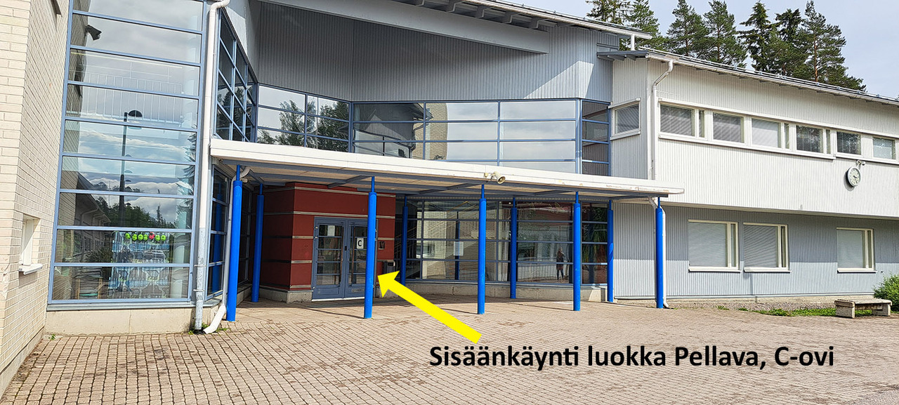 Kuva Pornaisten Yhtenäiskoulun C-ovesta.