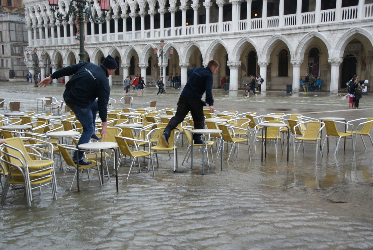 Venezia Piazza San Marco acqua alta.JPG