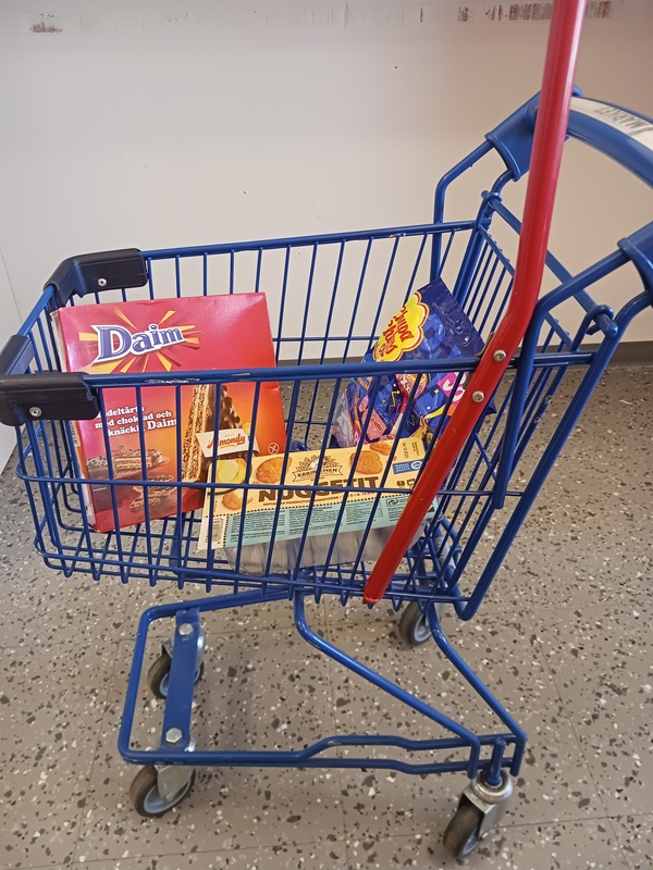 Leikki maanantaina aloitimme kauppaleikin