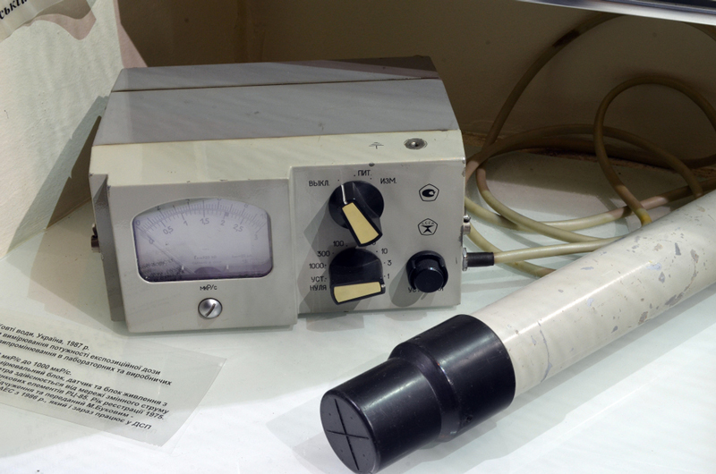 Neuvostoliittolainen geigermittari sijaitsee Tšernobylin ydinvoimalaonnettomuudesta kertovassa museossa Kiovassa.