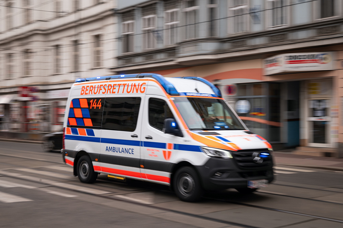 Ambulanssi Wienissä 16.4.2021.