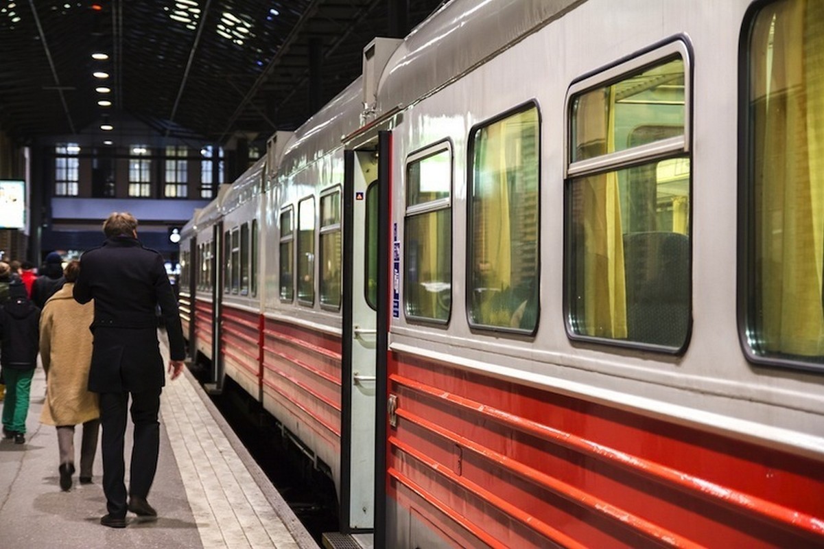 Julkisella liikenteellä kulkeminen auttaa pienentämään fossiilisten polttoaineiden kulutusta.