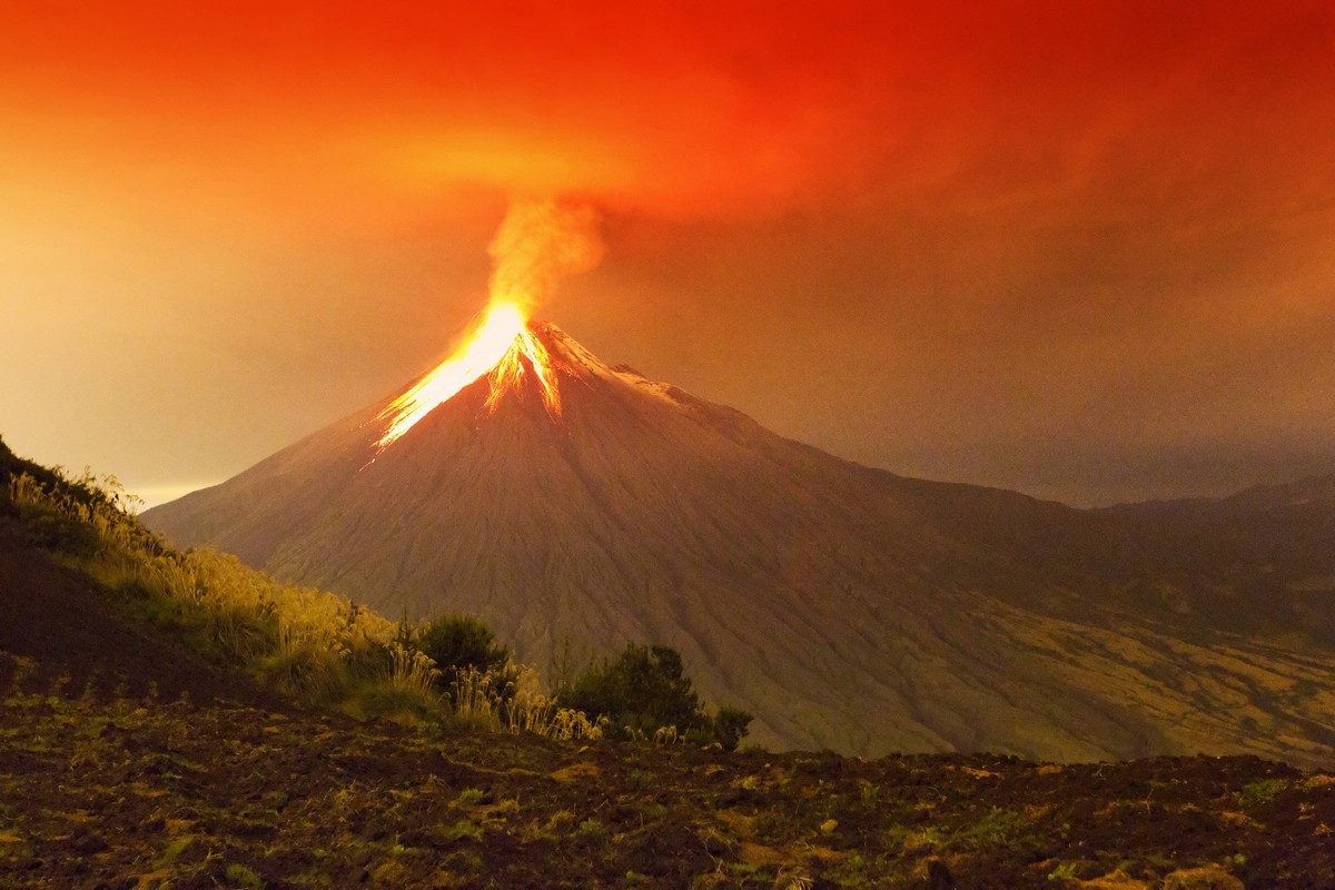 Tungurahua-tulivuori Ecuadorissa, Etelä-Amerikassa