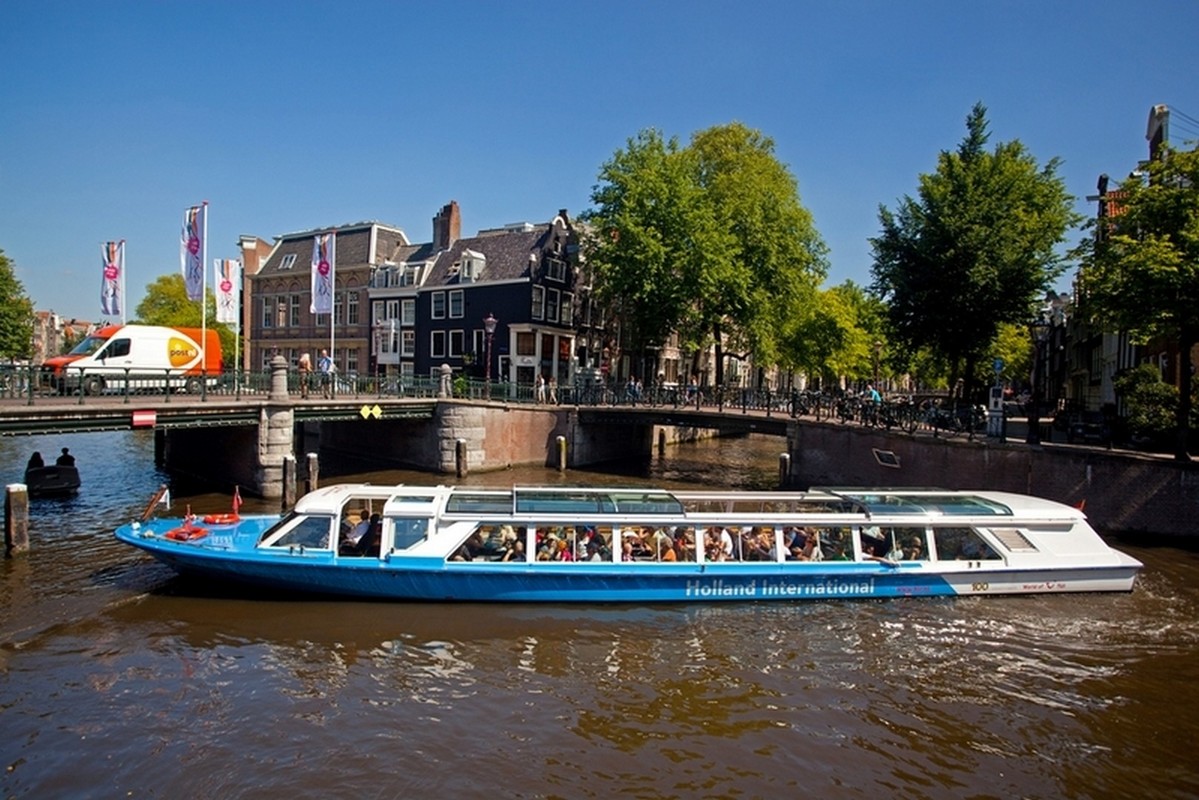 Amsterdamissa on valtavasti siltoja, koska kanavia on useita.