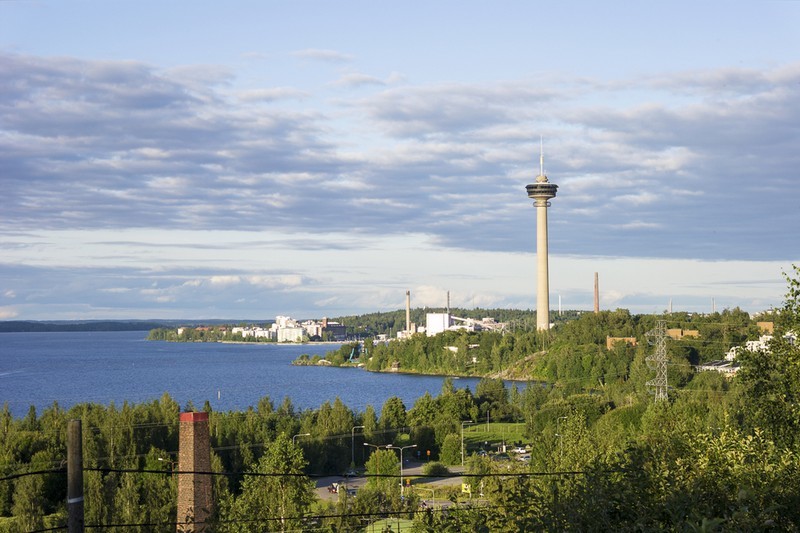 Tampere on kahden järven rannalla. Näsinneula on kuuluisa näkötorni.