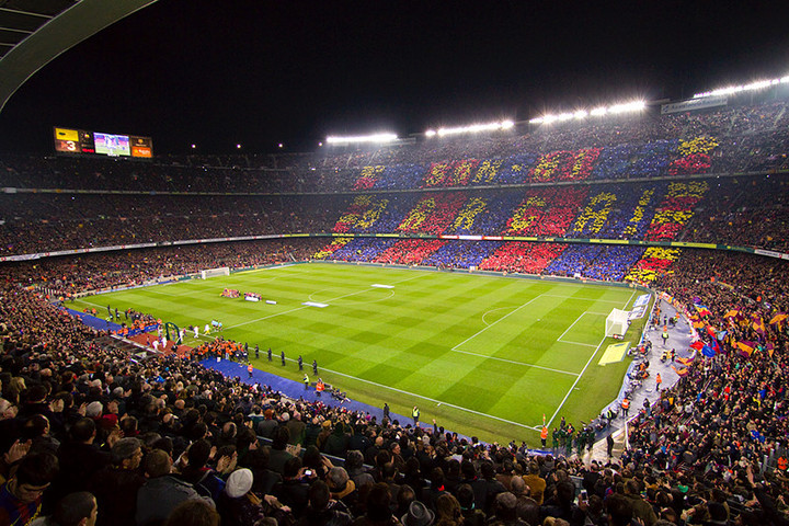 F.C. Barcelona on maailman kuuluisimpia jalkapallojoukkueita. Sen kotistadionille (Camp Nou) mahtuu lähes satatuhatta katsojaa.